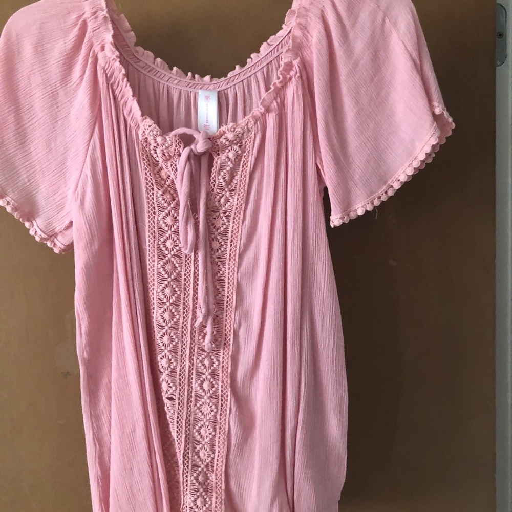 ADORABLE BLOUSE NEVER WORN!! NWOT!!